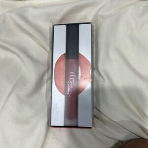 Huda Beauty liquid matte lipstick